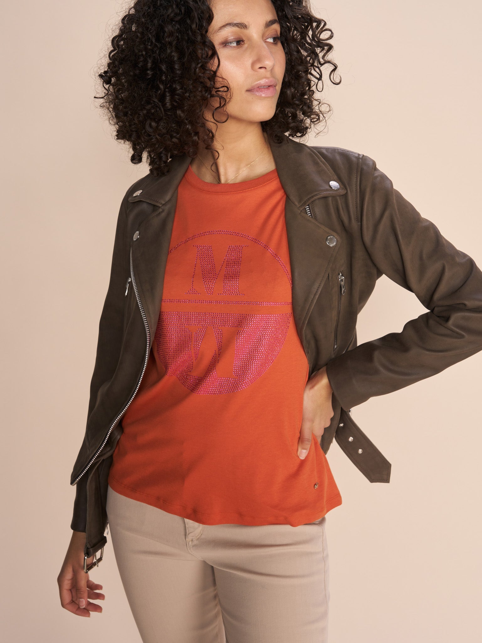 Modelshot / Slate Black / Detail